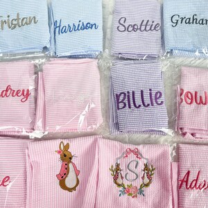 Personlig påskkorg Seersucker-rosett, anpassad monogramrosett, blomsterflickkorg, present till nybliven mamma, påskäggjaktsdekoration bild 8