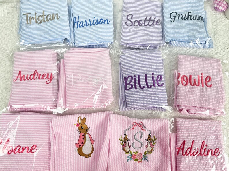 Personlig påskkorg Seersucker-rosett, anpassad monogramrosett, blomsterflickkorg, present till nybliven mamma, påskäggjaktsdekoration bild 8