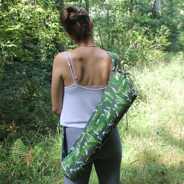 Nachhaltige recycelte Yogamattentasche mit Blattmuster