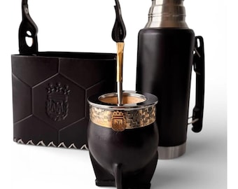 Juego de Mate de Cuero Argentino: Mate, Mate, Bombilla 100% Auténtico Estilo AFA