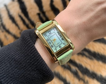 Reloj de cuarzo vintage Gossip Y2K con correa verde menta y tono dorado para mujer