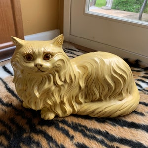 Large 18" Vintage Ceramic Plaster Laying Down Cream Persian Cat w/ Amber Brown Eyes Figurine