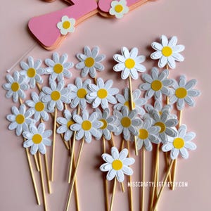 24 decorazioni per torte a forma di margherita / decorazioni per torte a forma di margherita / stecchini per cupcake a forma di fiore di margherita / stecchini per torte a forma di margherita / decorazioni per feste a forma di margherita
