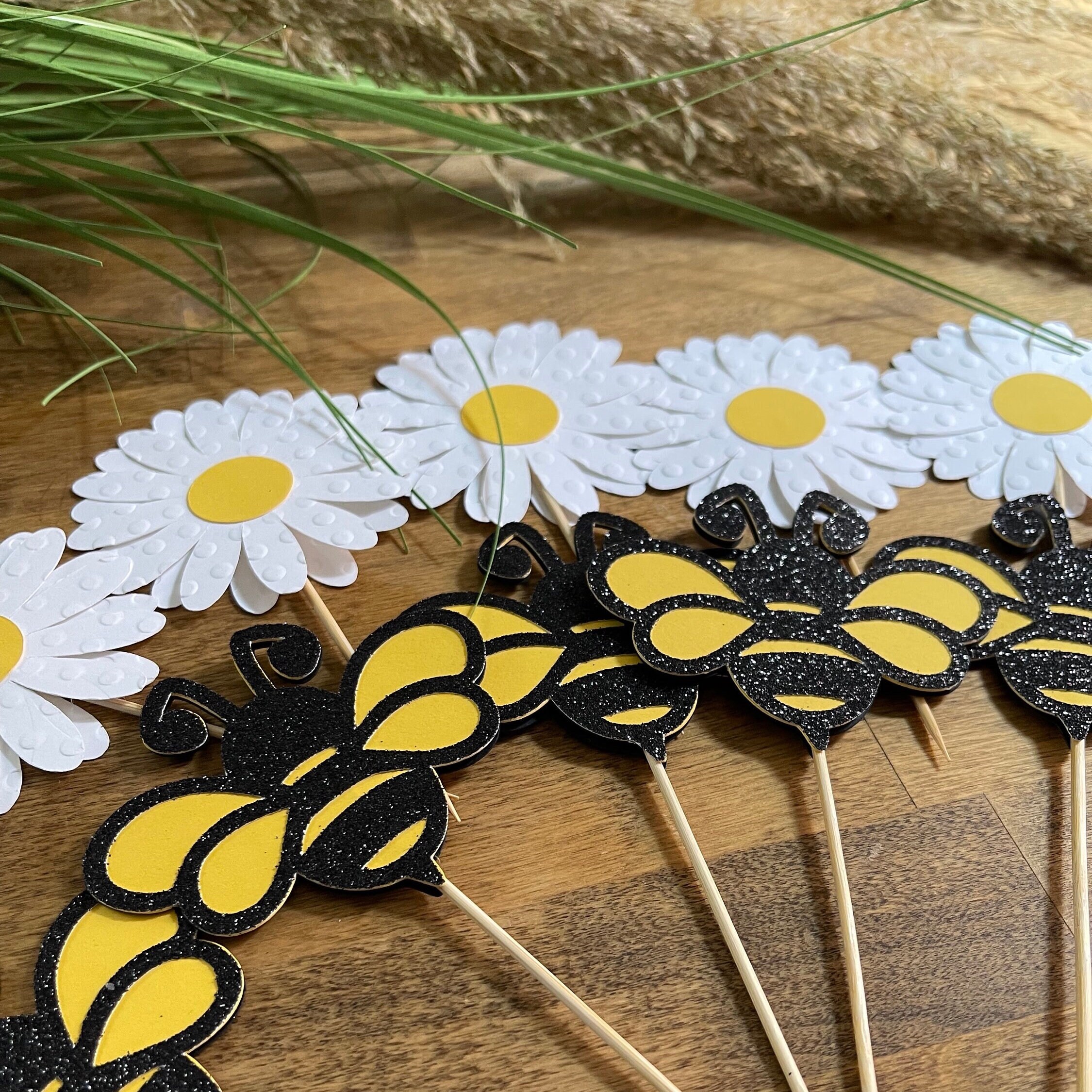 Bee Cupcake Toppers White Daisy Cake Picks Bee Cake Decorations Birthday  Party Celebration 