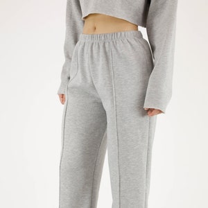 Women&#39;s Premium Cotton Fleece Relaxed Fit PinTucked Sweatpants with Inside Drawstring for Everyday Exercise Activity Workout Outdoor