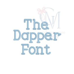 Pode incluir: Texto azul claro sobre fundo branco que diz "The Dapper Font". As letras têm uma aparência costurada, sugerindo um bordado ou um design digital. Uma fita rosa e texto cursivo estão no fundo.