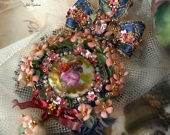 Embroidered brooch in blue and pink tones in the Rococo style with a vintage porcelain cabochon and silk flowers