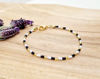 Beaded anklet for woman, Dainty beaded anklet, Stacking anklet, Minimalist shiny black, white and gold ankle bracelet