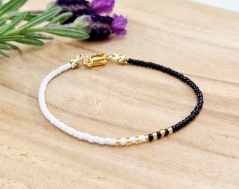 Beaded anklet for woman, Dainty beaded anklet, Stacking anklet, Minimalist shiny black, white and gold ankle bracelet