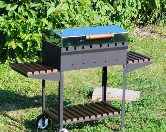 Grill with stainless steel lid.Built-in automatic rotation mechanism of skewers.