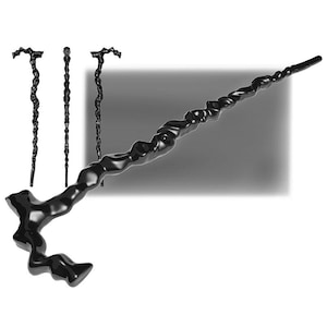 Peut inclure: Une canne noire avec un design unique et torsadé. La canne est faite d'un matériau lisse et poli et a une poignée incurvée.