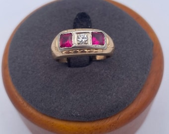 Vintage 14K Gold Ruby and Diamond Ring Three Stone Ring Estate 0.15ct Size 6