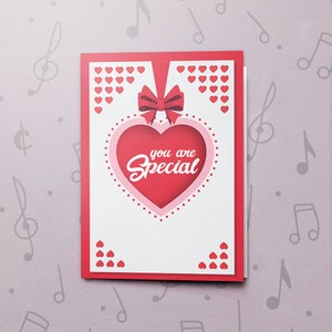 Tarjeta "Eres especial" / Tarjeta de felicitación con canto, Tarjeta de San Valentín, Tarjeta de amor para él, Tarjeta grabable, Tarjeta de corazón, Acabado barnizado 10902
