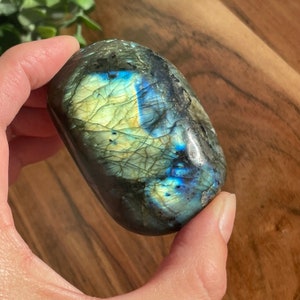 Flashy Labradorite Palm Stone