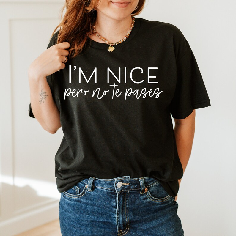 May include: Black t-shirt with white text that reads "I'm nice pero no te pases".