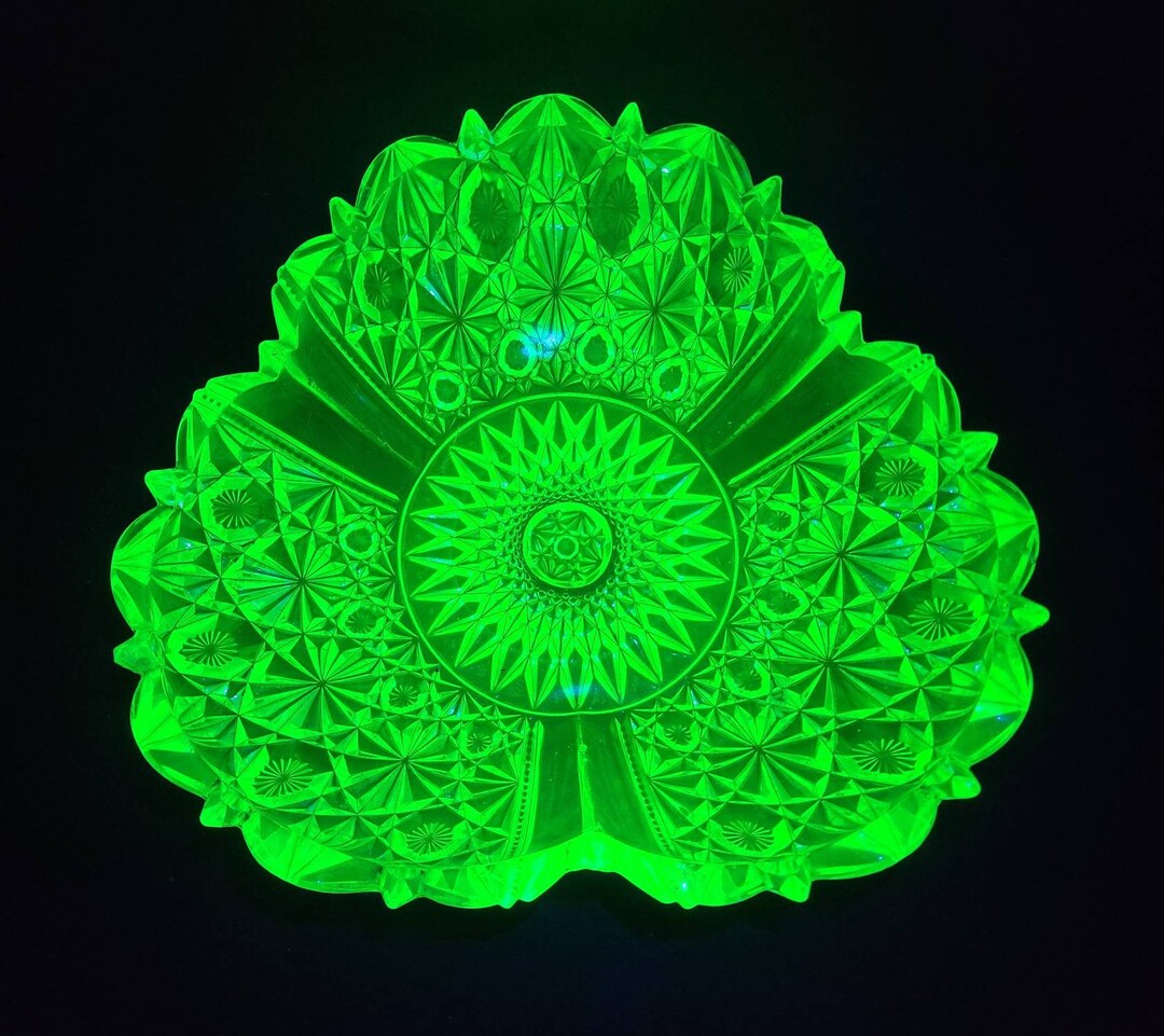 Vaseline Glass clover Daisy & Button Serving Dish Etsy