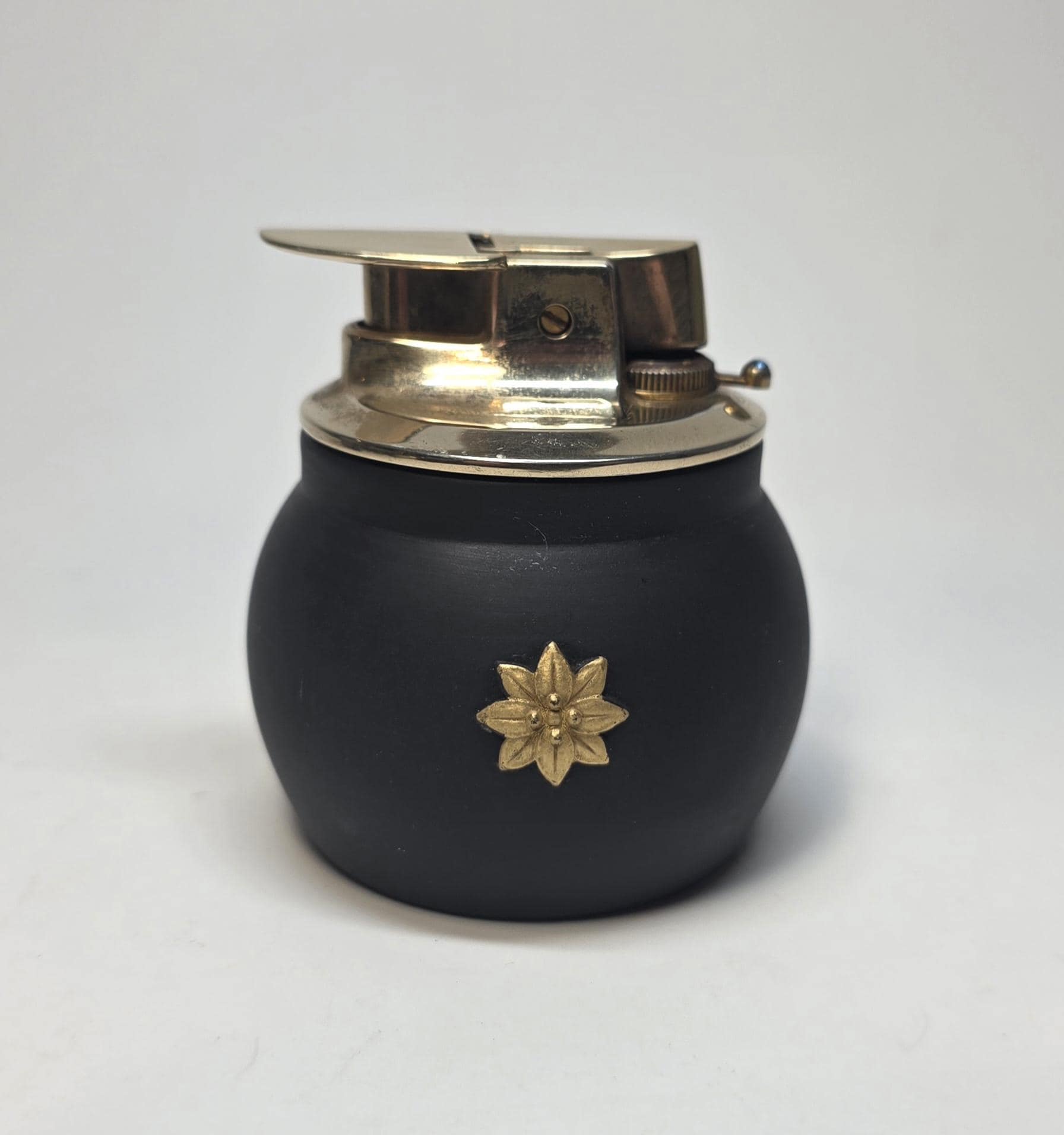 Wedgewood Lighter