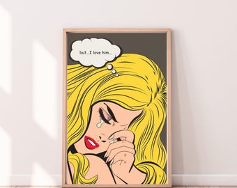 Könnte beinhalten: Pop-Art-Druck einer weinenden blonden Frau mit rotem Lippenstift, eine Träne rollt über ihre Wange. Eine Sprechblase über ihrem Kopf lautet: "aber... ich liebe ihn..." Das Kunstwerk ist in einem hellen Holzrahmen gerahmt.