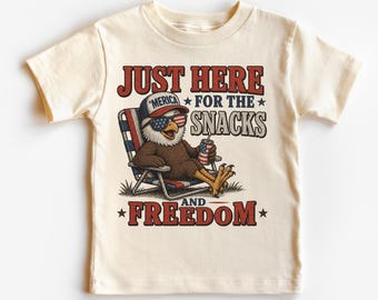 Just Here for the Snacks and Freedom Kids T-Shirt – Funny 4th Of July Patriotic Eagle Tee