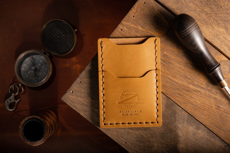 Cartera de cuero delgada, NOCHE DE FECHA, Cartera plegable, Cartera hecha a mano para hombres, Regalo de cumpleaños para hombres, Cartera para hombres con monograma imagen 7