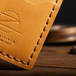 Cartera de cuero delgada, NOCHE DE FECHA, Cartera plegable, Cartera hecha a mano para hombres, Regalo de cumpleaños para hombres, Cartera para hombres con monograma imagen 5