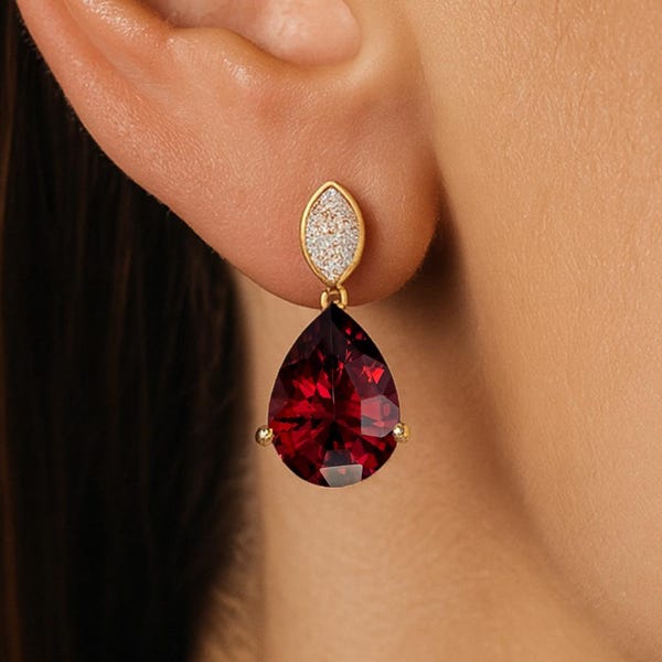 Pendientes de granate en forma de lágrima en oro de 14 k: pavé de diamantes, piedra de nacimiento de enero