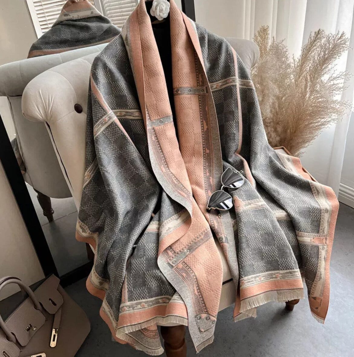 Fashion Lady Soft Cashmere, LV, Gg, Burberry, Hermes, Luxury Brand,  Wholesale, Cotton, Double Face Shawl Scarf in Headband with Tassel - China  Winter and Thickness price