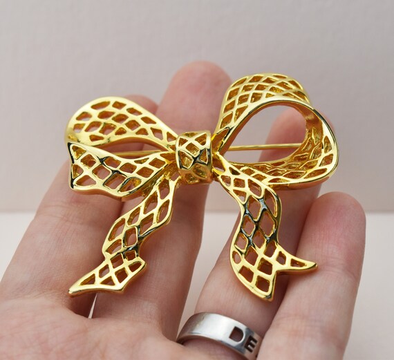 Gold bow brooch large, elegant basic lapel pin, s… - image 3