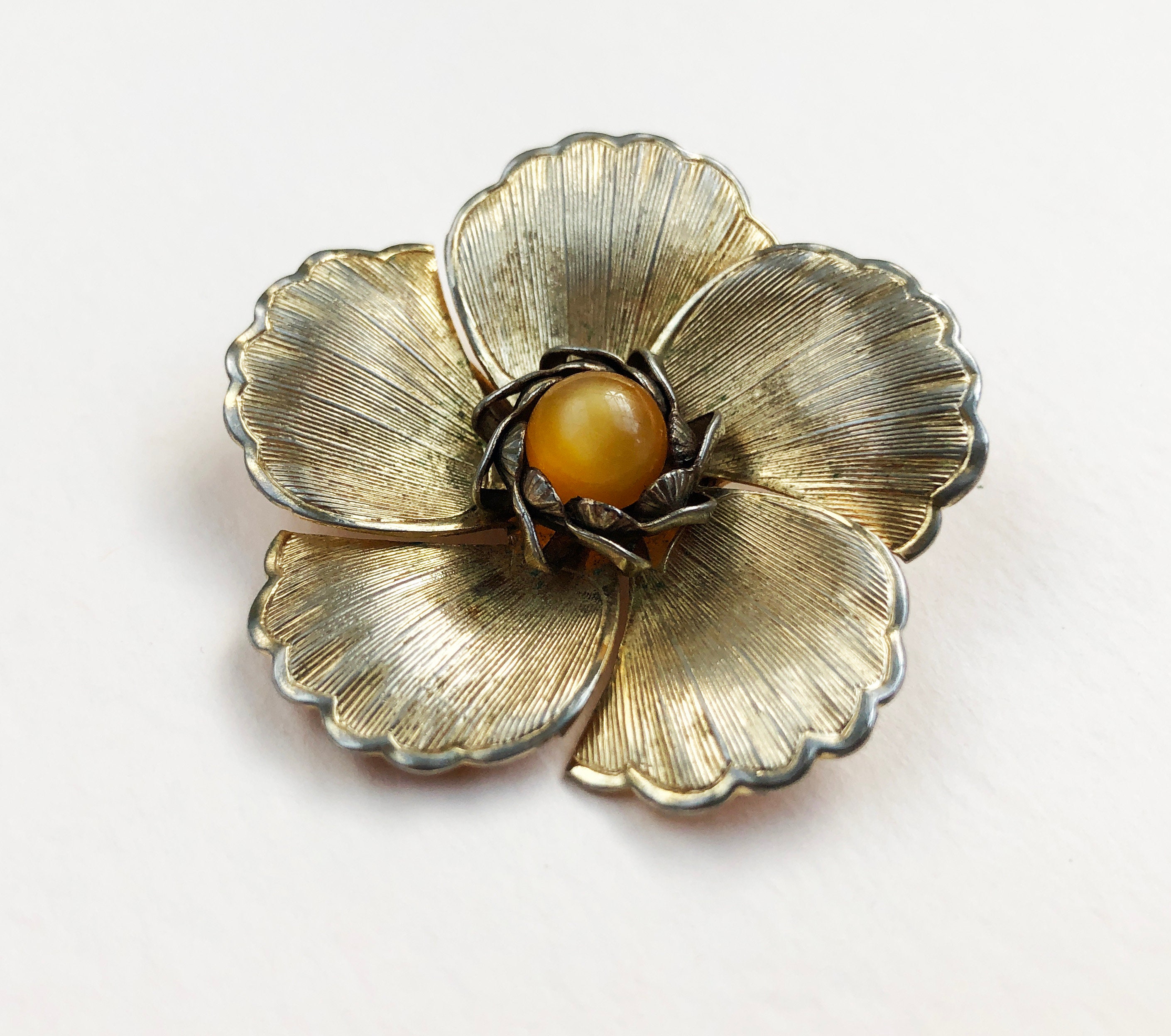 Grande Broche Vintage Fleur Et Feuilles – Couleur Or – Bijou Fantaisie Élégant