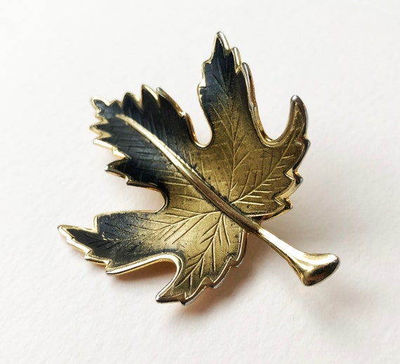 Maple leaf brooch, large gold and black floral la… - image 6