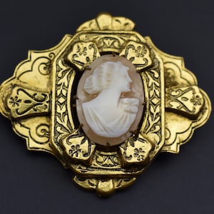 Broche de collar con camafeo de concha tallada a mano, joyería vintage de los años 60, broche vintage grande e inusual, joyería elegante y masiva, joyería peculiar
