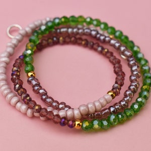 Collana di perline multicolore fatta a mano, girocollo sottile multicolore, gioielli delicati e colorati, collana con minuscoli cristalli impilabili, regalo unico e originale per donne