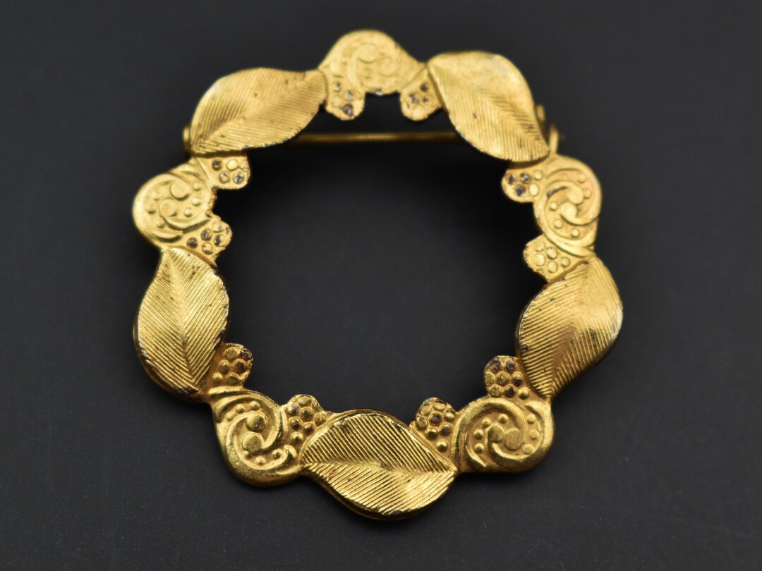 Gold Round Brooch, Elegant Floral Brooch 60s, Simple Open Circle Lapel ...