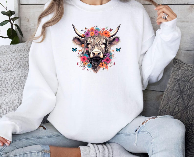 Highland Cow Sweatshirt, Floral Cow Sweater, Farm Girl Crewneck, Farm Life Jumper, Cow Lovers Gift, Cow Lover Jumper, Heifer Sweatshirt zdjęcie 2