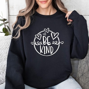 Sweatshirt mit dem Aufdruck „Sei immer freundlich“, Sweatshirt für mentale Gesundheit, Pullover zum Thema Humanismus, Motivationsshirt, Retro-Pullover „Sei freundlich“, Wähle Freundlichkeit Bild 1