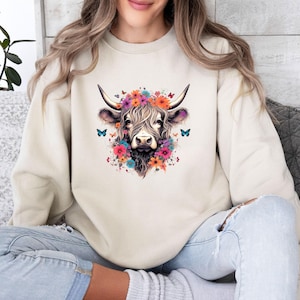 Highland Cow Sweatshirt, Floral Cow Sweater, Farm Girl Crewneck, Farm Life Jumper, Cow Lovers Gift, Cow Lover Jumper, Heifer Sweatshirt zdjęcie 1