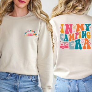Sudadera Camping Era, suéter para camper, suéter vacacional, vida en caravana, suéter de aventura, sudadera de naturaleza, regalo para camping, regalos para camper imagen 2