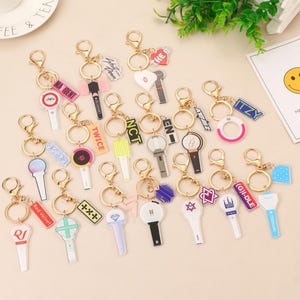 K-pop Keychain Light Stick Keychain Keyring Kpop Gift BTS Stray Kids Ateez Blackpink Twice Seventeen Txt Enhypen  (G)I-DLE