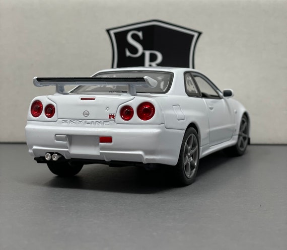 Building A Carbon Skyline GT-R R34 1/24 Scale Model Car, Part 1/2