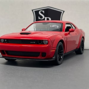 Dodge Challenger SRT Hellcat Widebody - Motormax 1:24 Diecast