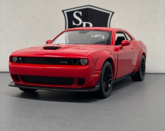 Dodge Challenger SRT Hellcat Widebody - Motormax 1:24 Diecast