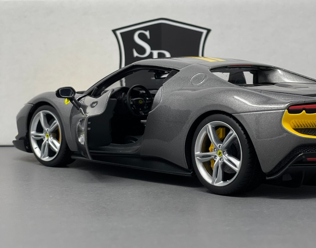  Maisto 1:18 Race & Play Ferrari 296 GTB Assetto Fiorano Red :  Arts, Crafts & Sewing