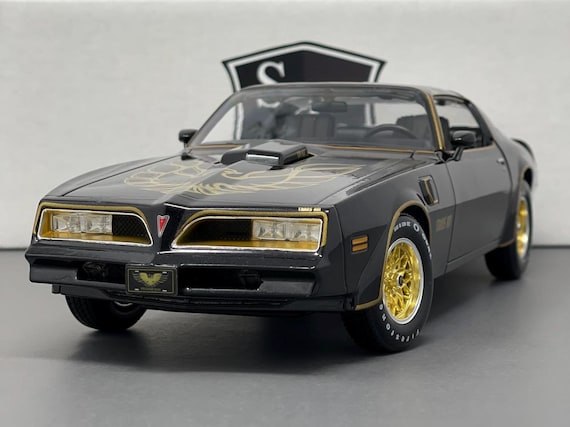 ミニカー Maisto Pontiac Firebird Trans Am 1:18 Amazon.com: Maisto 1:18 SE 1978 Pontiac Firebird Trans Am