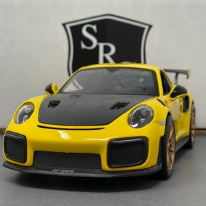Porsche 911 GT2 RS - Maisto 1:24 Diecast