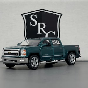 Chevrolet Silverado - Kinsmart 1:46 Diecast