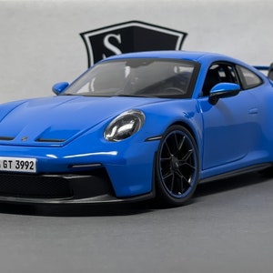 Maisto - 1/18 Scale Model Compatible with Porsche 911 GT3 2022 Die-Cast  Scale Model Sports Car Miniature (Blue)