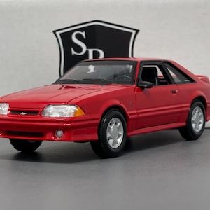 Ford Mustang Convertible 1965 – Hachette – Échelle 1:24 – Diecast Blanche – HT4822