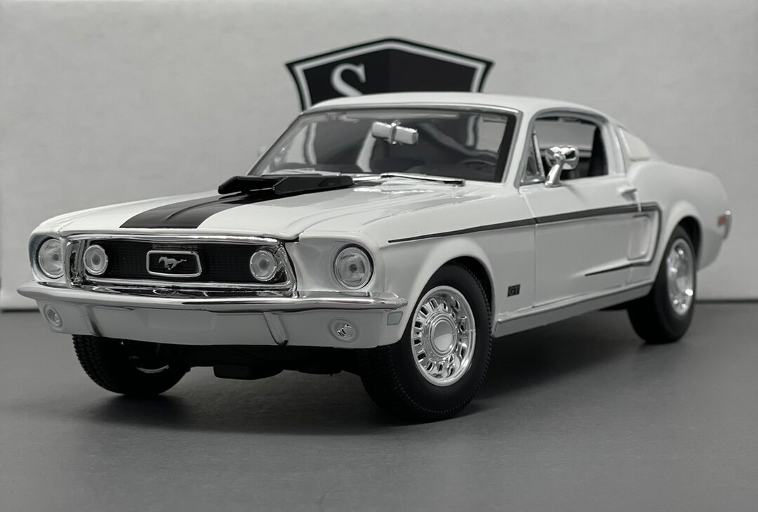 Maisto 1:18 Ford Mustang GTD 2025 (met.grey) - code Maisto 31468, modely aut | Kovové modely a Maisto 1:18 Ford Mustang GTD 2025 (met.grey) - code Maisto 31468, modely aut | Kovové modely a