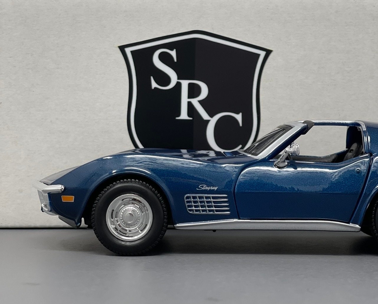 シボレー コルベット スティングレイ C3 - Maisto 1:24 ダイキャスト