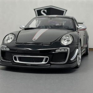 Porsche 911 GT3 RS 4.0 (997) - Maisto 1:18 Diecast